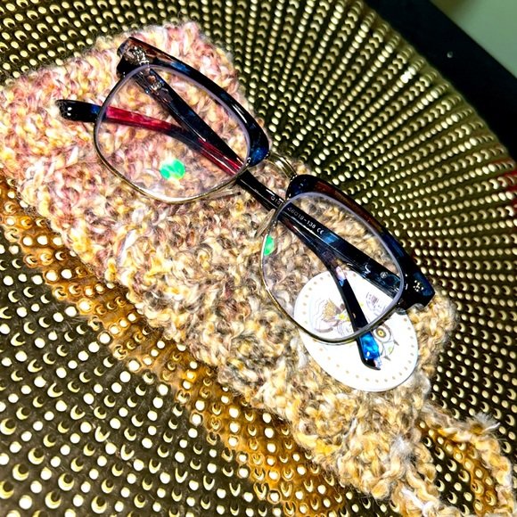 Handcrafted crocheted earth tone glasses holder with cute button closure - Picture 3 of 4